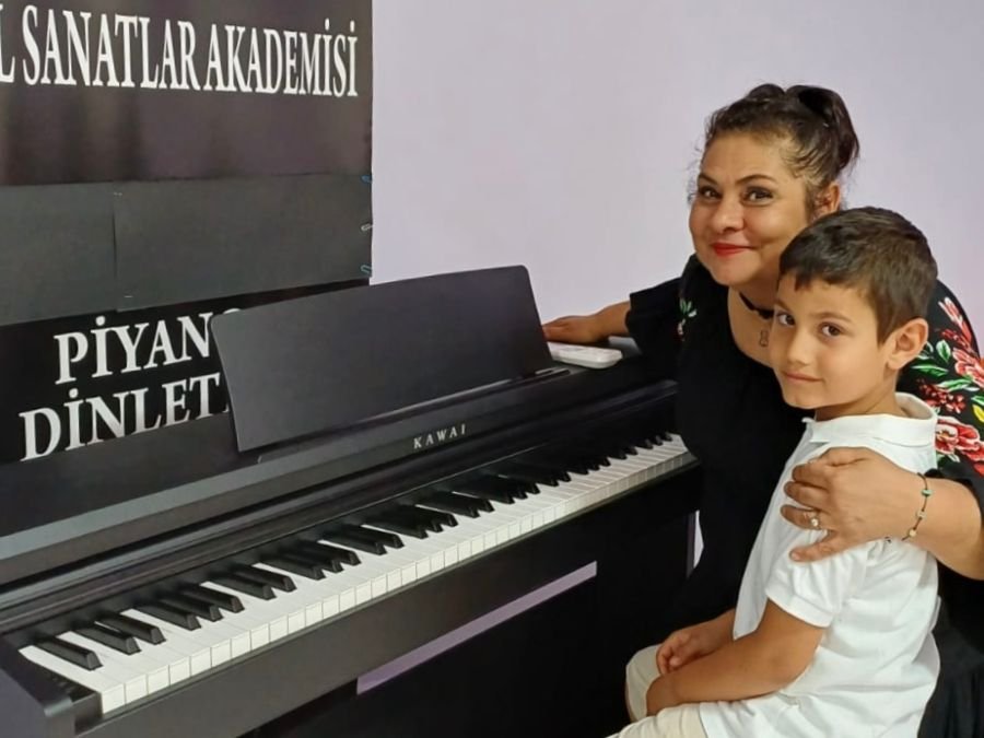 Mutlu öğretmen piyano kursu