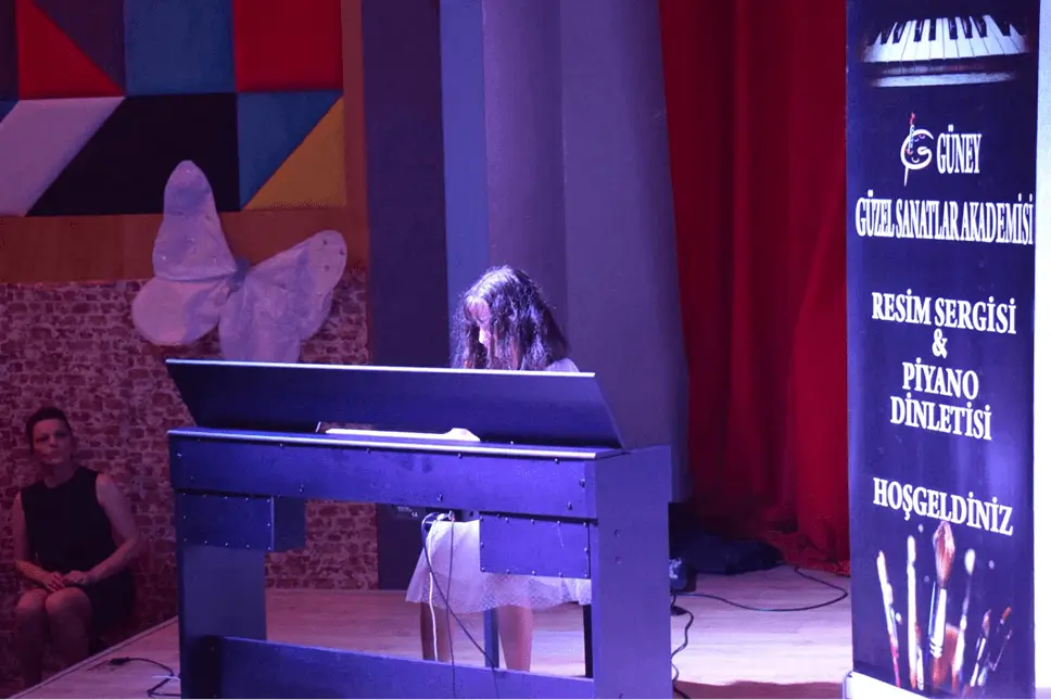 Müzik Kursu Sahne Konservatuar Gösterisi