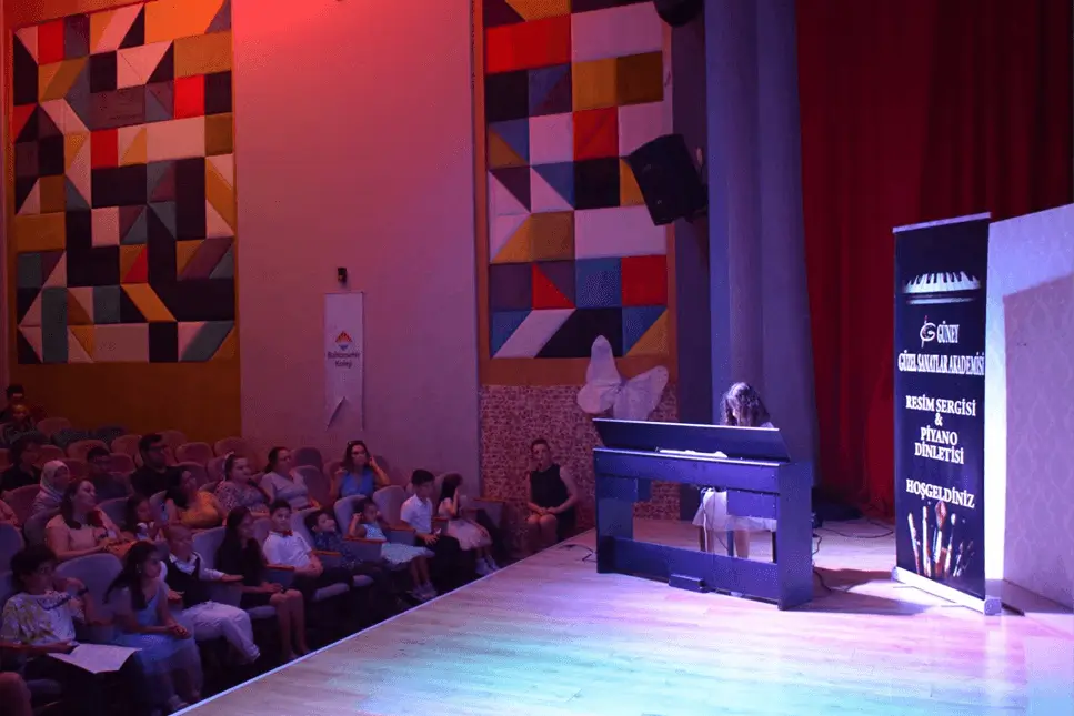 Müzik Kursu Sahne Konservatuar Gösterisi