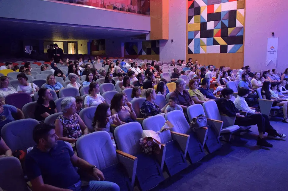 Müzik Kursu Sahne Konservatuar Gösterisi