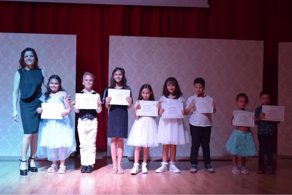 Müzik Kursu Sahne Konservatuar Gösterisi