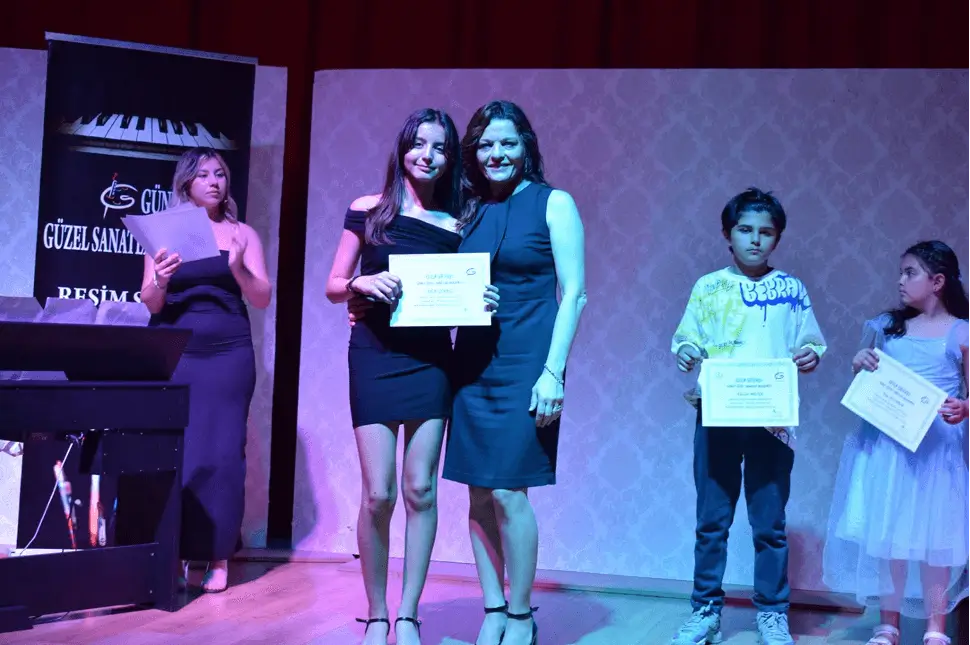 Müzik Kursu Sahne Konservatuar Gösterisi